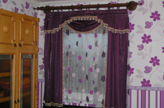 Lila virágos organza